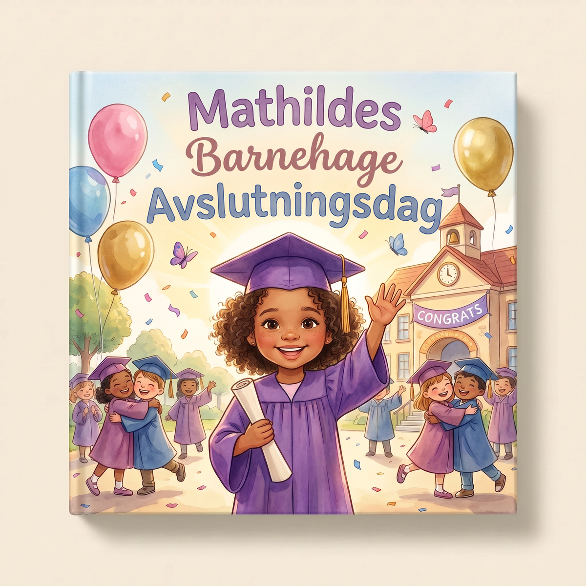 Lukket bok med tittelen «Mathildes Barnehage Avslutningsdag» og Mathilde i lilla kappe og hatt.